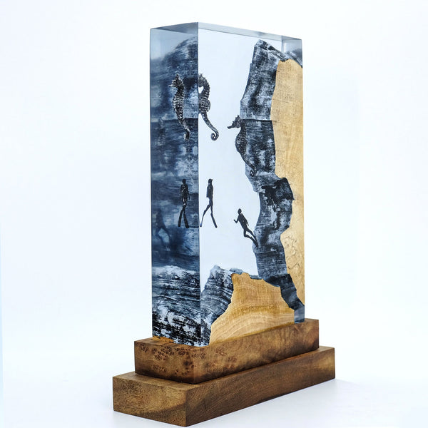 Seahorses & Divers - High Quality Epoxy Resin Lamp