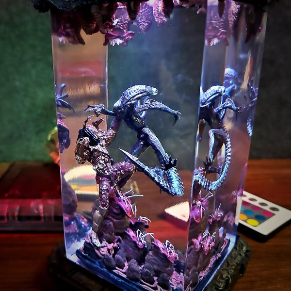 Xenomorph vs Predator Alien Space Monster Diorama Epoxy Resin Lamp, Night Light, Wireless Lights