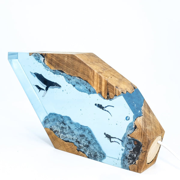 Humpback Whale & Divers - High Quality Epoxy Resin Lamp