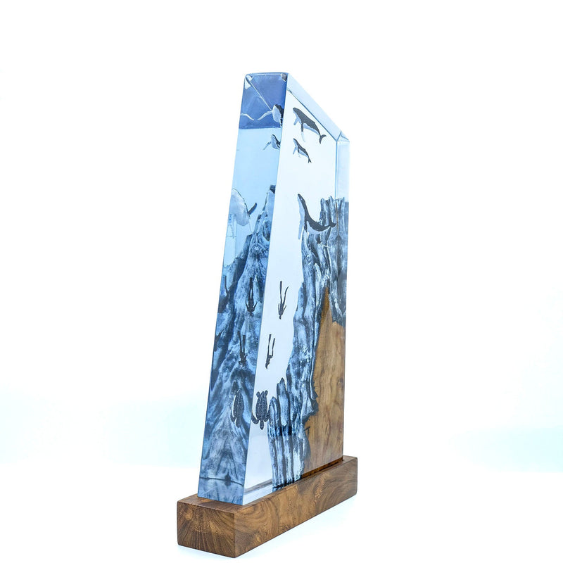 Humpback Whales & Divers & Turtle - High Quality Epoxy Resin Lamp