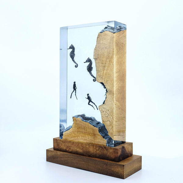 Seahorses & Divers - High Quality Epoxy Resin Lamp