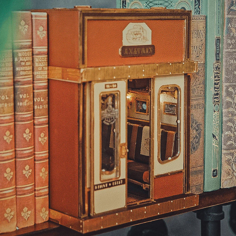 1940s Train Cabin (Motion Scene) - Book Nook