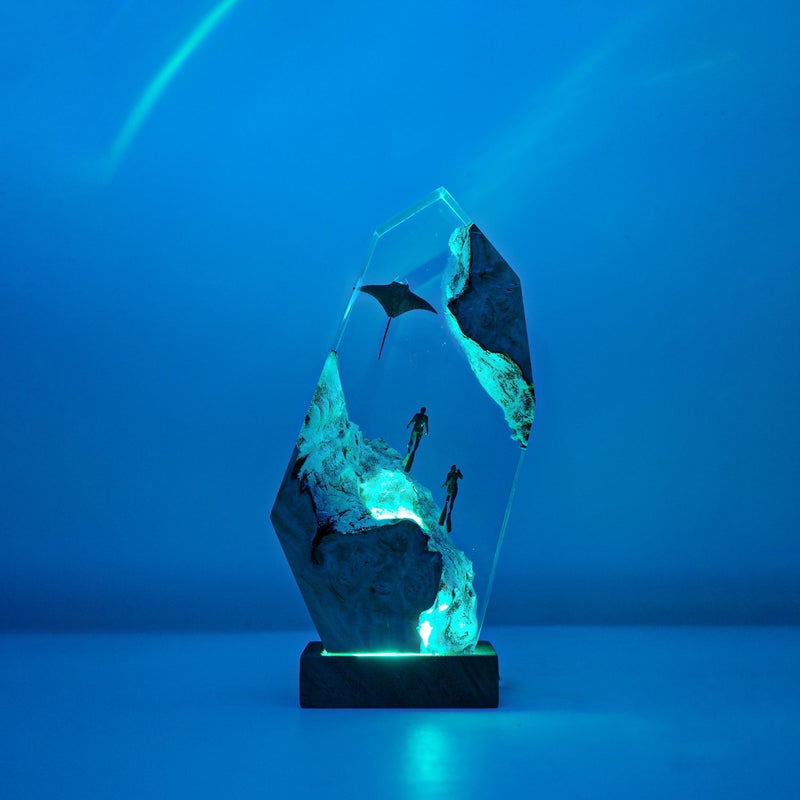 Manta Rays & Divers - High Quality Epoxy Resin Lamp