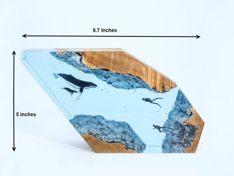 Humpback Whale & Divers - High Quality Epoxy Resin Lamp